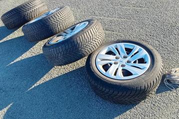 4 jantes originales Hyundai avec pneus hiver 205/60-16  beschikbaar voor biedingen