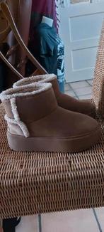 Bottines plateforme - POINTURES 36 PLUTÔT POUR 37, Enlèvement ou Envoi, BERSHKA, Comme neuf, Boots et Botinnes