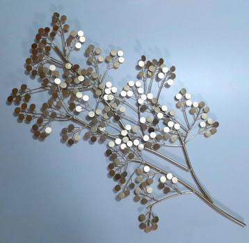 Metalen wanddecoratie tak met gouden blaadjes  beschikbaar voor biedingen