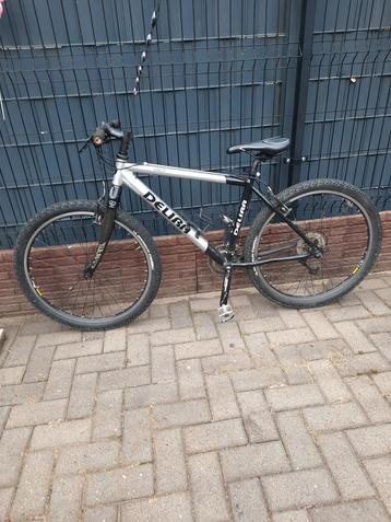 Mountainbike met versnelling beschikbaar voor biedingen