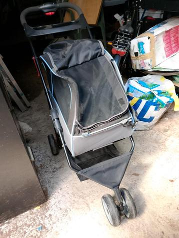 Honden buggy  beschikbaar voor biedingen