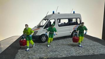 Personnage ambulancier médecin 1/43 en résine beschikbaar voor biedingen