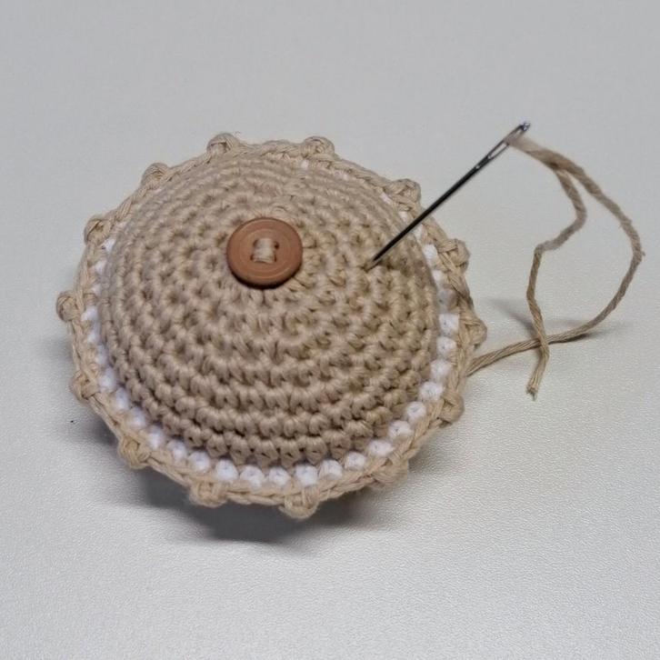 Gehaakt speldenkussentje in katoen. NIEUW !, Hobby en Vrije tijd, Breien en Haken, Nieuw, Ophalen of Verzenden