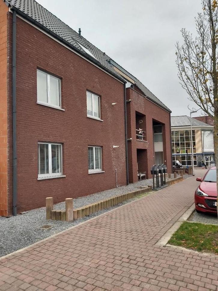 Gelijkvloers ruim appartement met parking ZONDER KOSTEN, Immo, Appartementen en Studio's te huur, Provincie Limburg