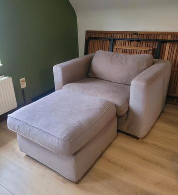love seat met poef beschikbaar voor biedingen