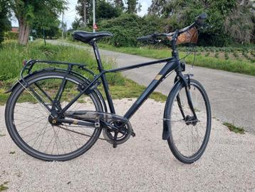 Herenfiets Norta mat zwart met goudkleurige accenten. beschikbaar voor biedingen