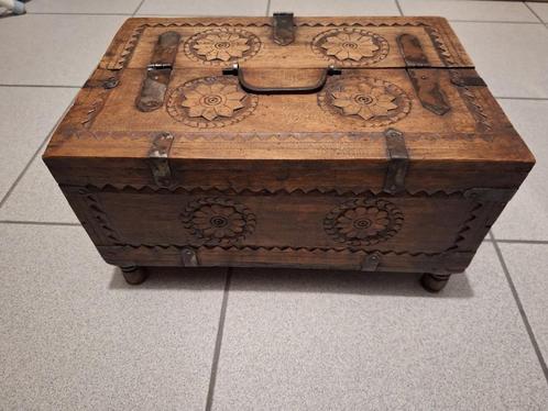 Oud Indisch kistje, Antiek en Kunst, Curiosa en Brocante, Ophalen of Verzenden