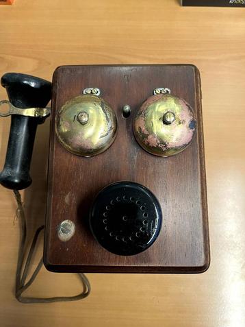 antieke telefoon beschikbaar voor biedingen