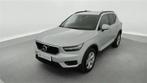 Volvo XC40 1.5 T2 Momentum Core °NAV °FULL LED °CAM °PDC, Auto's, Stof, Gebruikt, Start-stop-systeem, Wit