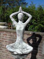 standbeeld yogapositie halve maan in gepatineerde steen..., Tuin en Terras, Ophalen, Nieuw, Steen, Overige typen