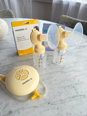 Medela Swing Maxi Double Breast Pump + Bottles + Storage Bag beschikbaar voor biedingen