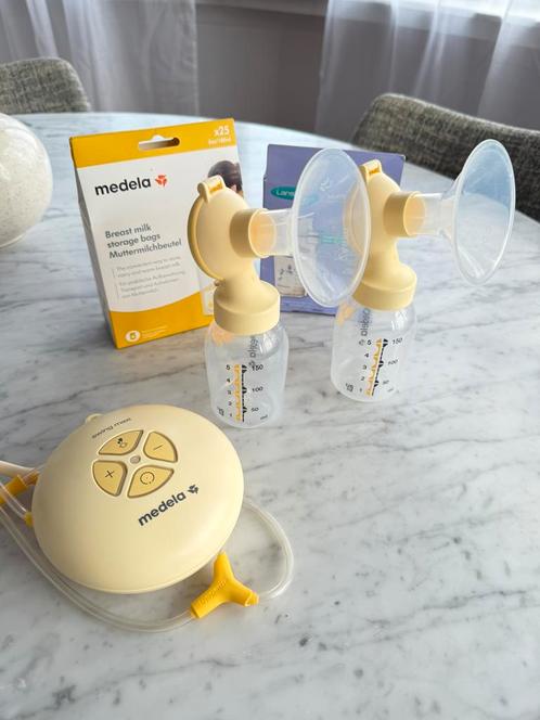 Medela Swing Maxi Double Breast Pump + Bottles + Storage Bag, Kinderen en Baby's, Babyvoeding en Toebehoren, Zo goed als nieuw