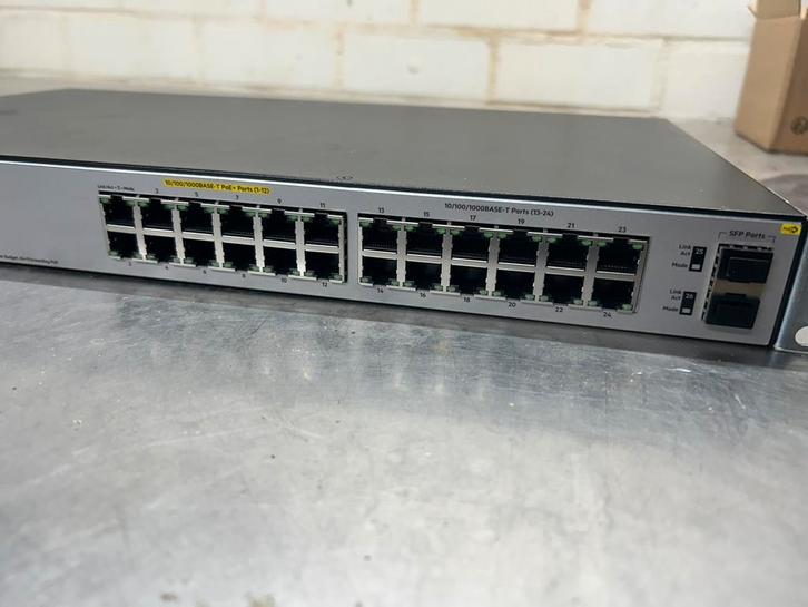HP OfficeConnect 1820-24G-PoE+ (185W) Switch (J9983A), Computers en Software, Netwerk switches, Gebruikt, Ophalen of Verzenden