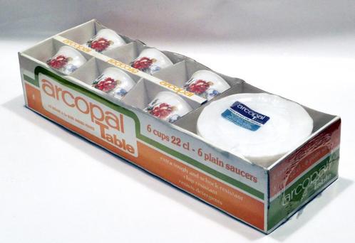ARCOPAL Vintage 6 tasses/sous tasses dans boite d'origine, Huis en Inrichting, Keuken | Servies, Nieuw, Kop(pen) en/of Schotel(s)