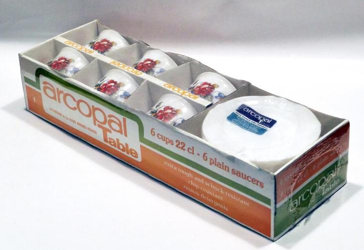 ARCOPAL Vintage 6 tasses/sous tasses dans boite d'origine, Huis en Inrichting, Keuken | Servies, Nieuw, Kop(pen) en/of Schotel(s)