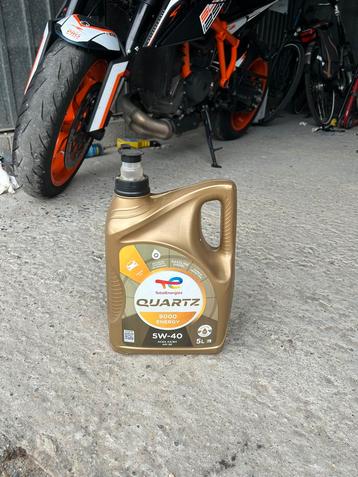 +- 3,5L olie 5w40 beschikbaar voor biedingen