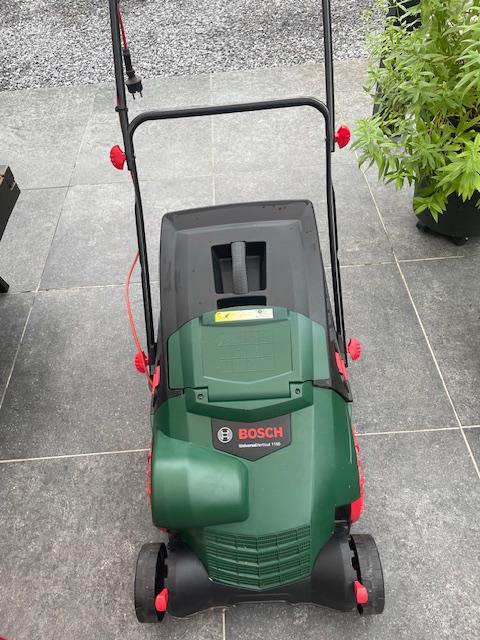 Bosch UniversalVerticut 1100 – Verticuteermachine, Tuin en Terras, Verticuteermachines, Zo goed als nieuw, Ophalen