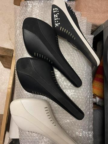 Fizik arine zadels beschikbaar voor biedingen