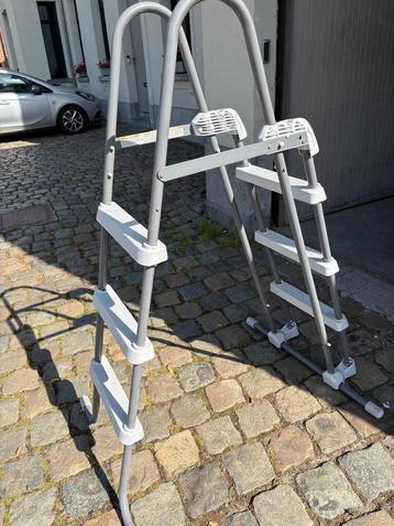 ladder voor intex zwembad, Enlèvement, Comme neuf, Échelle