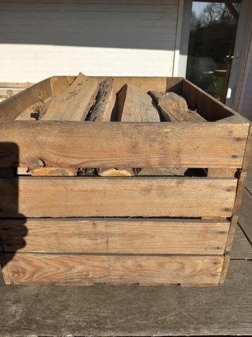 Droog eikenhout 25€/kist of kleinere kist 10€/kist beschikbaar voor biedingen