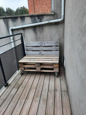 Modulaire palletbank op wielen beschikbaar voor biedingen
