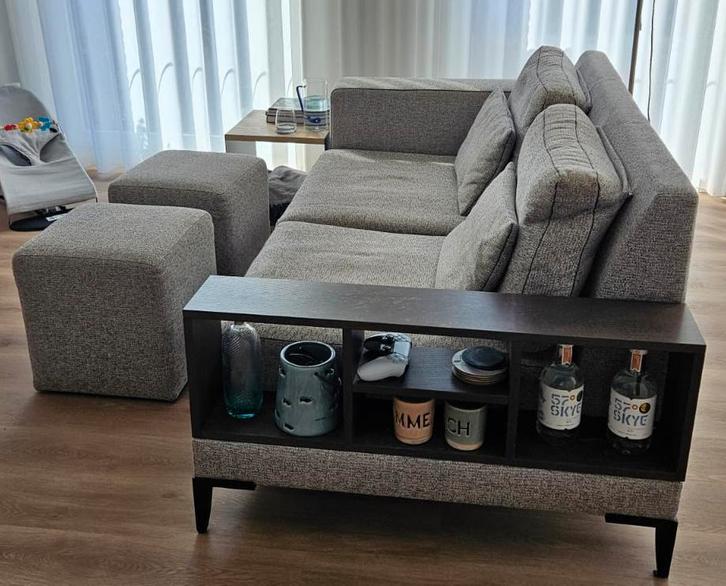 Praktische grijze 2 zit met 2 bijhorende poefjes, Huis en Inrichting, Zetels | Zetels, Stof, Ophalen