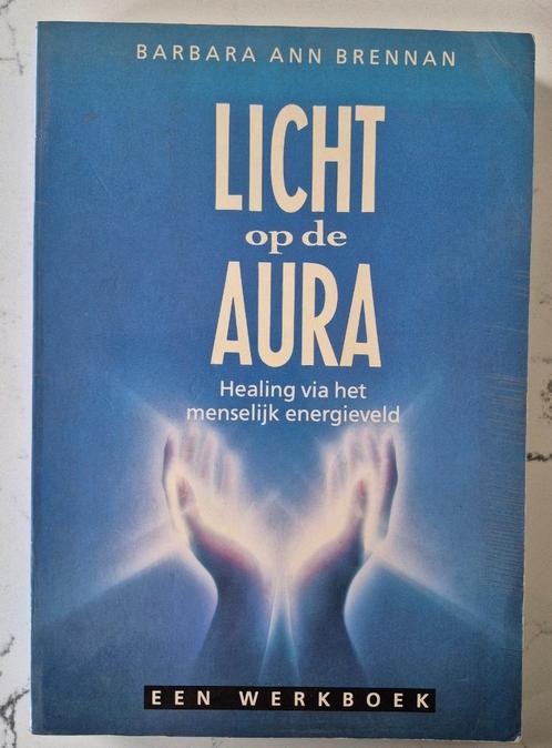 Licht op de aura, Boeken, Esoterie en Spiritualiteit, Gelezen, Ophalen of Verzenden