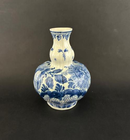 Delfts blauwe handbeschilderde vaasje Arnhem, Antiek en Kunst, Antiek | Keramiek en Aardewerk, Ophalen of Verzenden