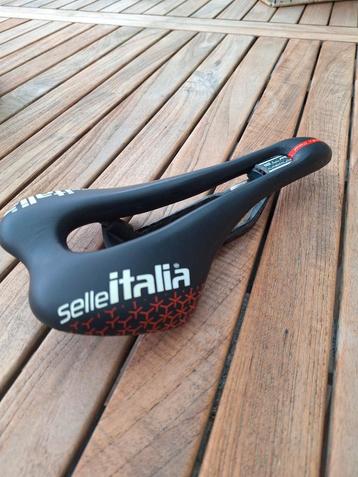 Selle italia carbon zadel beschikbaar voor biedingen
