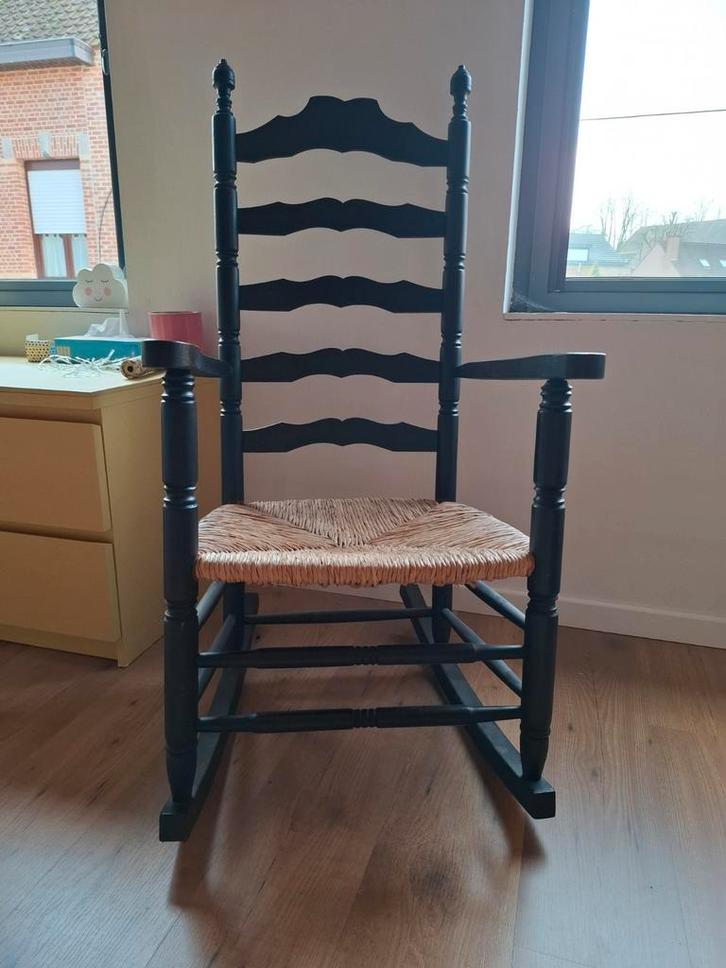 Zwarte schommelstoel met rieten zitting, Antiek en Kunst, Antiek | Meubels | Stoelen en Sofa's, Ophalen