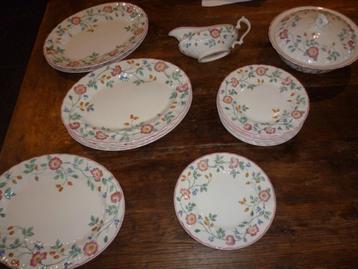 Servies THE CHARTWELL COLLECTION CHURCHILL Briar Rose beschikbaar voor biedingen