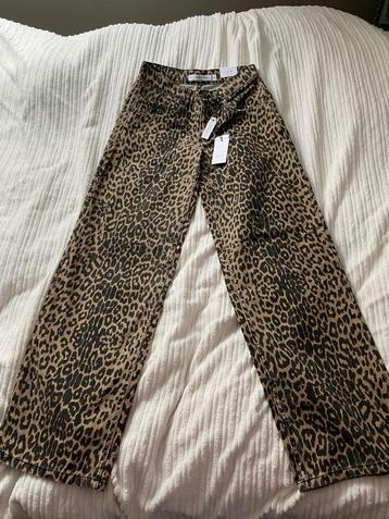 Pantalon Léopard (Neuf) beschikbaar voor biedingen