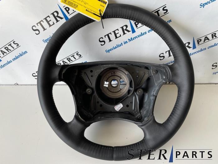 Volant d'un Mercedes E-Klasse, Autos : Pièces & Accessoires, Commande, Mercedes-Benz, Neuf, 12 mois de garantie, Enlèvement ou Envoi