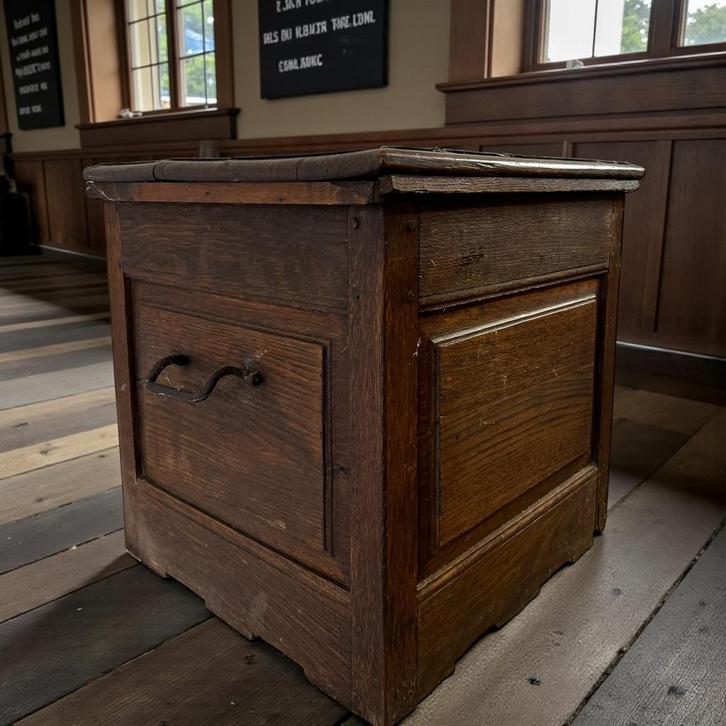 Vintage houten bijzettafel / kistje / sidetable, Huis en Inrichting, Woonaccessoires | Kisten, Gebruikt, Ophalen of Verzenden