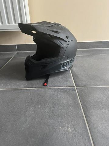 Raven brommerhelm beschikbaar voor biedingen