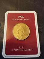 Een munt over koningin Astrid van 1996 kleur goud, Postzegels en Munten, Munten | België, Ophalen, Goud, Goud