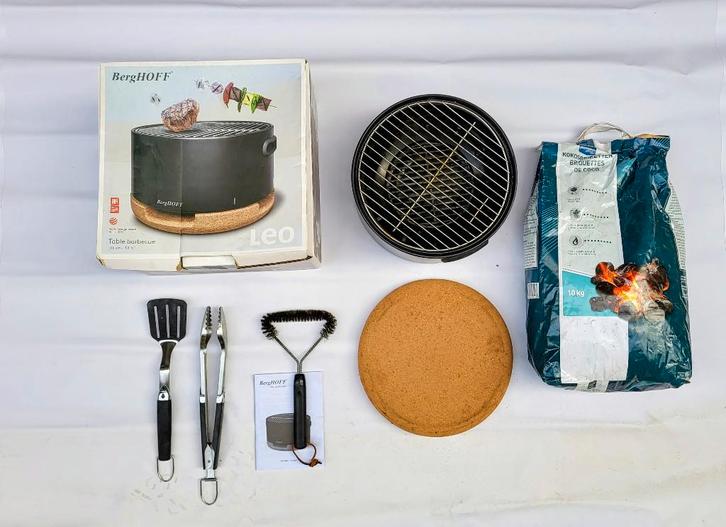 LEO Tafel BBQ zwart, Tuin en Terras, Houtskoolbarbecues, Zo goed als nieuw, Met accessoires, Ophalen