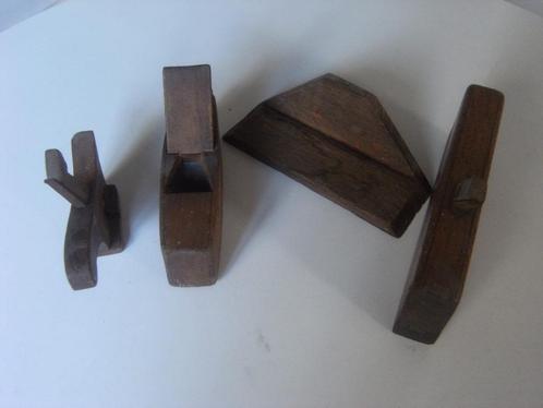 2 Rabots en bois anciens + 1 boite à angles (lot =20 €), Antiek en Kunst, Antiek | Gereedschap en Instrumenten, Ophalen of Verzenden