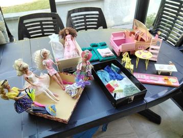 Barbiepoppenlot 1966/accessoires-van-dinette-kleding  beschikbaar voor biedingen