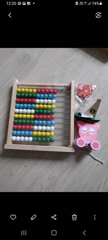 kavel met houten speelgoed en spelletjes beschikbaar voor biedingen