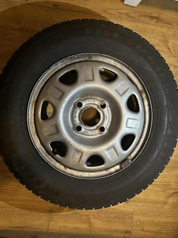 Niewe band met velg  van chervolet spark beschikbaar voor biedingen