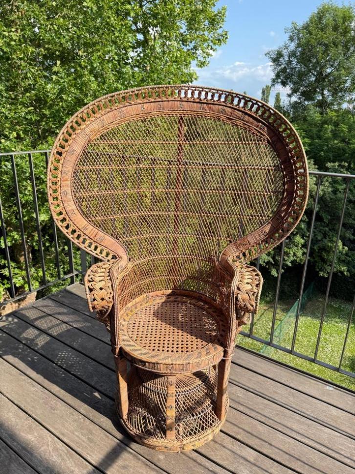 Vintage Handcrafted Wicker Peacock Chair "Emmanuelle", Antiek en Kunst, Antiek | Meubels | Stoelen en Sofa's, Ophalen of Verzenden