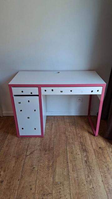 Bureau Ikea kind roze incl stickers beschikbaar voor biedingen