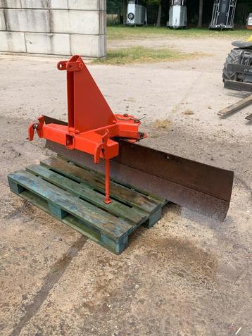 tractor schaaf beschikbaar voor biedingen