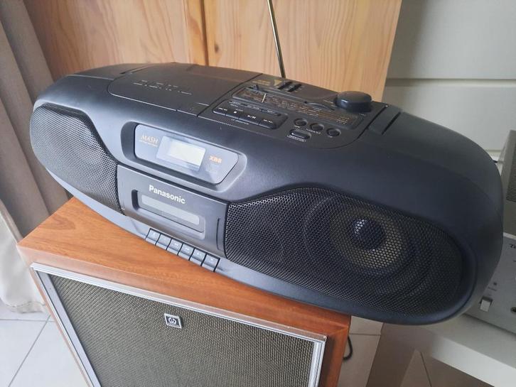 Draagbare radio, cd, cassettespeler - Panasonic RX-DS101., Audio, Tv en Foto, Radio's, Zo goed als nieuw, Radio, Met cd-speler