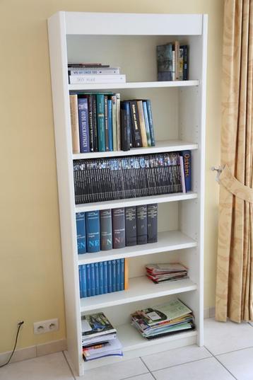 boekenkast beschikbaar voor biedingen