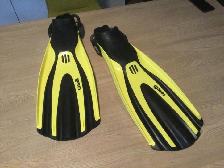 Mares Superchannel size Reg. - Ecocheques, Watersport en Boten, Duiken, Zo goed als nieuw, Zwem- of Duikvliezen, Ophalen of Verzenden