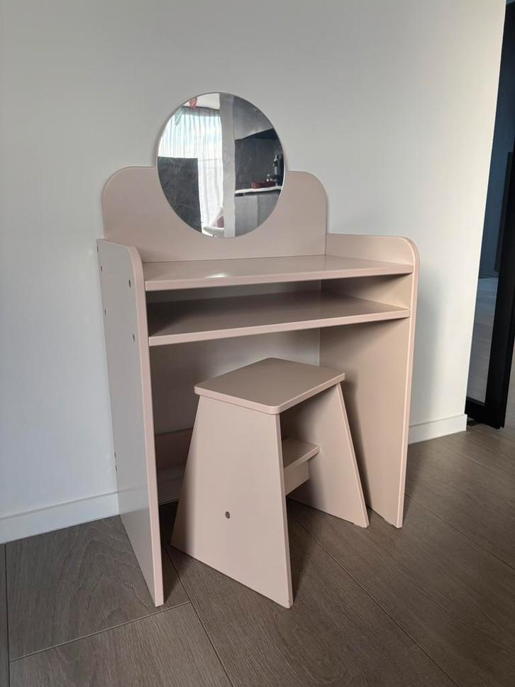 Petit Amelie make up tafel met stoel, Kinderen en Baby's, Speelgoed | Houten speelgoed, Zo goed als nieuw, Meubelstuk of Keukentje