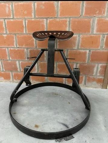 Stoel uit ijzer beschikbaar voor biedingen