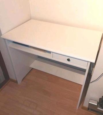 Bureau 90cm breed  beschikbaar voor biedingen